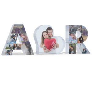 זוג אותיות ולב עם תמונות