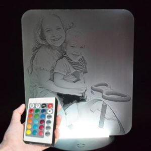 מנורת LED עם חריטה